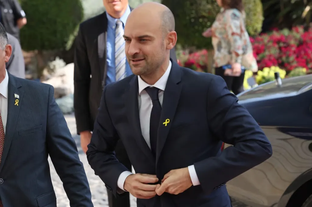 Міністр закордонних справ Франції закликав Іран піти на поступки США, щоб уникнути війни